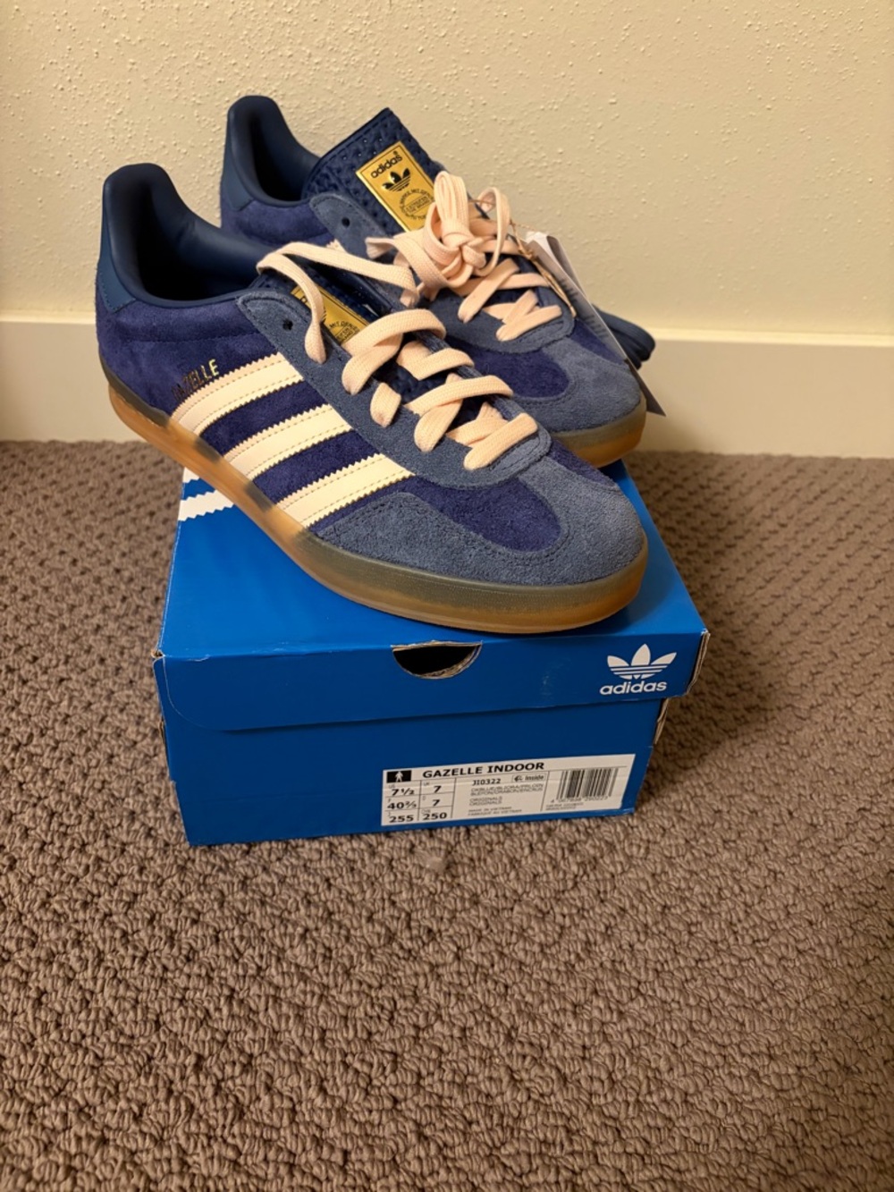 Adidas Gazelle Sneakers - NWT men’s 7.5/womens 8.5 - Picture 2 of 5